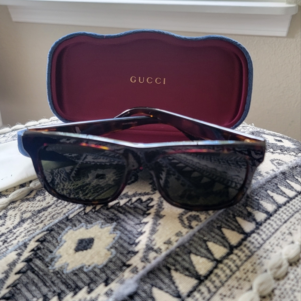 Sunglasses  GUCCI
